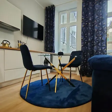 Hugo Star Apartment *