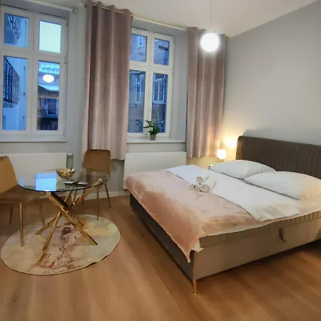 Hugo Star Apartment *