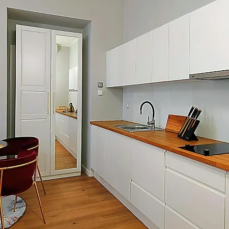 Hugo Star Apartment