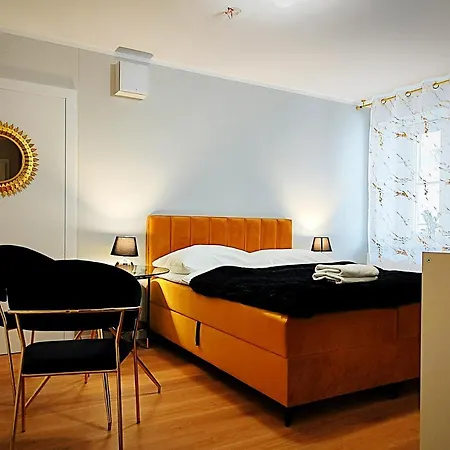 Hugo Star Apartment *