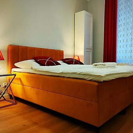 Hugo Star Apartman *